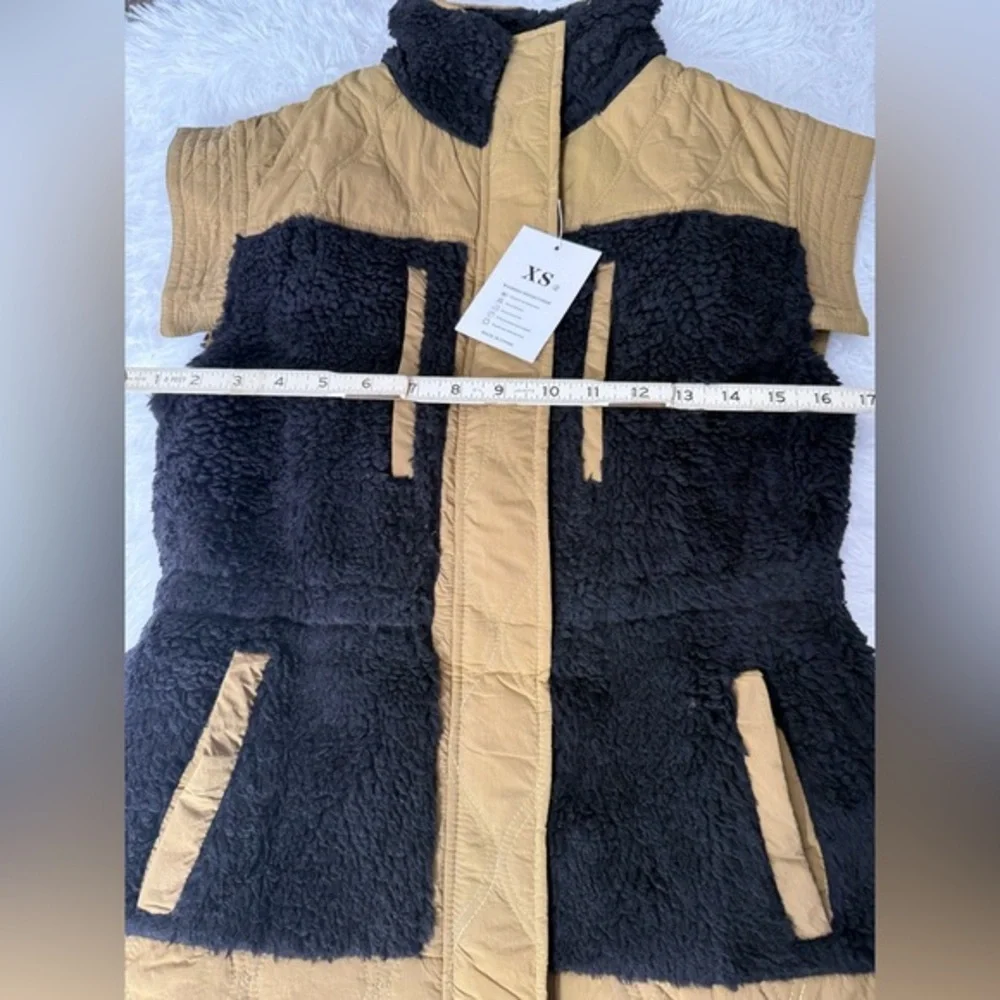 NWT faux fur lined olive green vest XS - Picture 6 of 10